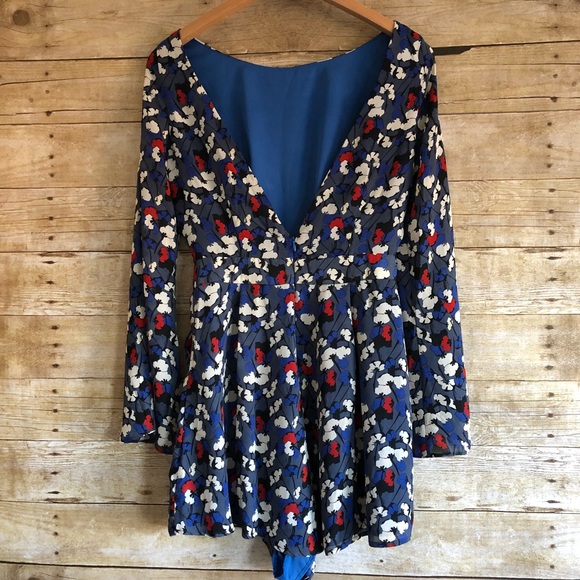 GLAMOROUS Bell Sleeve Floral Print Romper - Picture 4 of 8